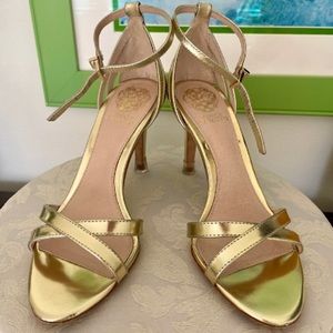 EUC VINCE CAMUTO BRIGHT GOLD ANKLE STRAP X-STRAP HEELS, 7M